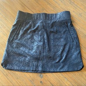 Orvis size S navy blue embossed skort